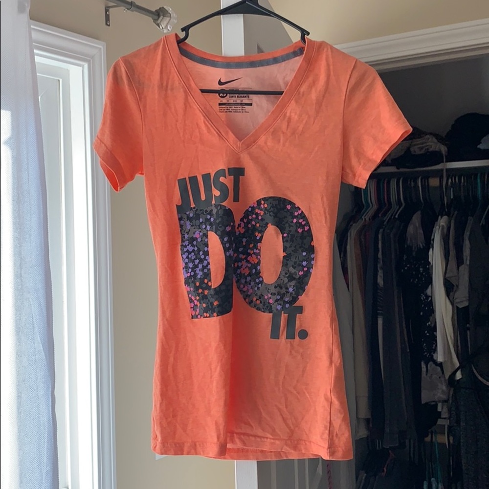 WOMENS NIKE SHIRT